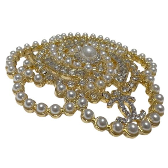 Chanel Cameliia Flower Pearl and Crystal Brooch Autumn/Pre-Fall 2023 (CCXX011) - Picture 3 of 7